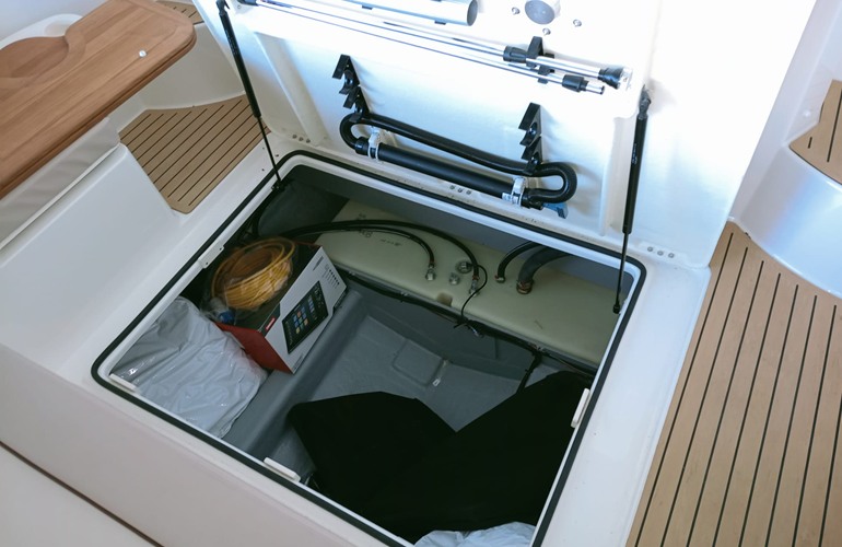 Quicksilver-875-Sundeck-10