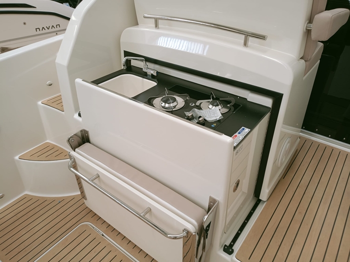 Quicksilver-875 Sundeck-6