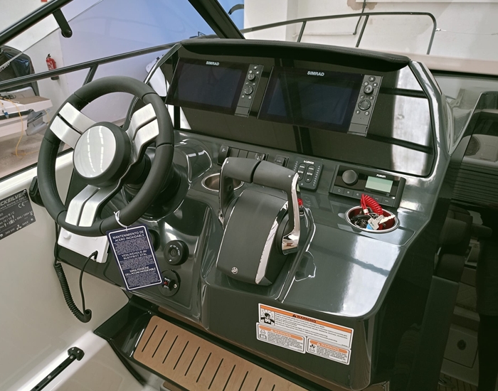 Quicksilver-875 Sundeck-4