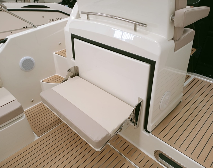 Quicksilver-875 Sundeck-7