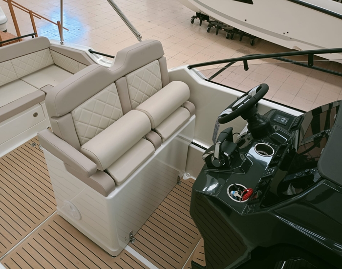 Quicksilver-875 Sundeck-5