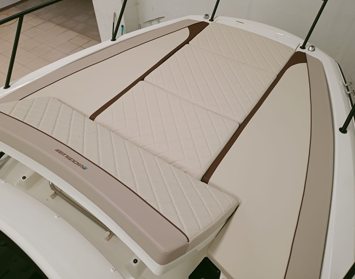 Quicksilver-875 Sundeck-11