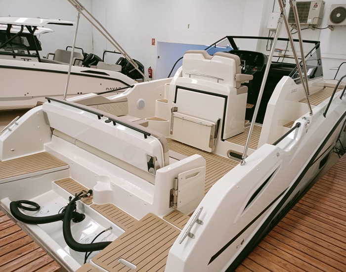 Quicksilver-875 Sundeck-10