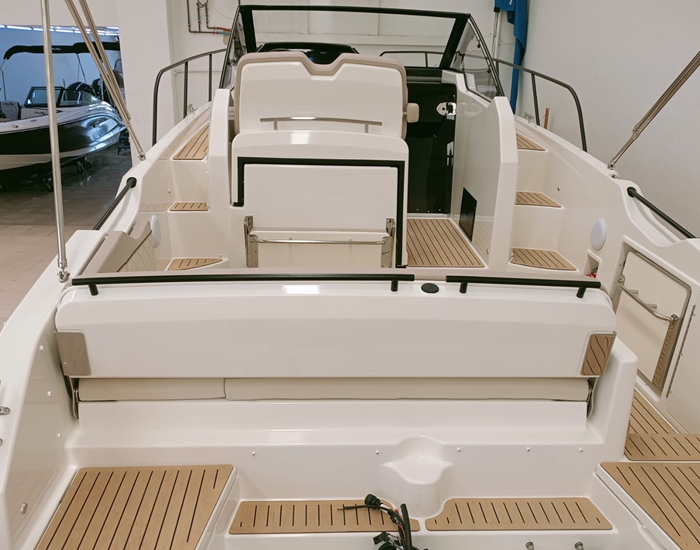 Quicksilver-875 Sundeck-12