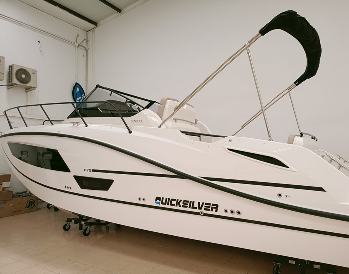 Quicksilver-875 Sundeck-2