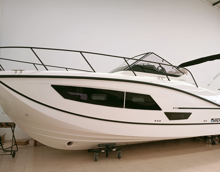 Quicksilver-875 Sundeck-1