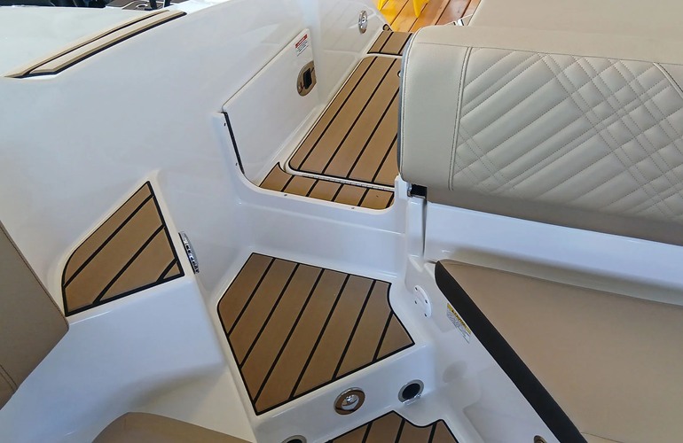 Sea Ray-270-SDX-Stock-10