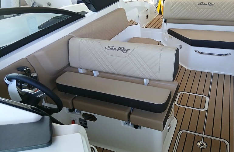 Sea Ray-270-SDX-Stock-4