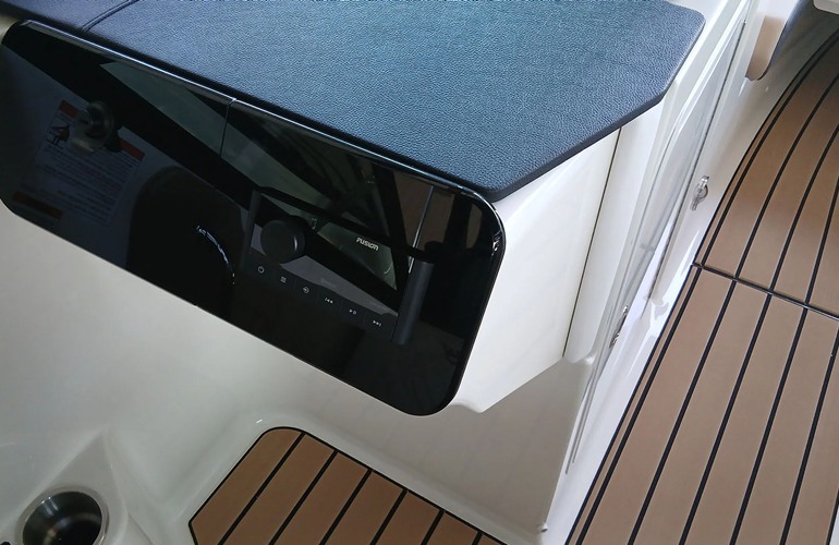 Sea Ray-270-SDX-Stock-6