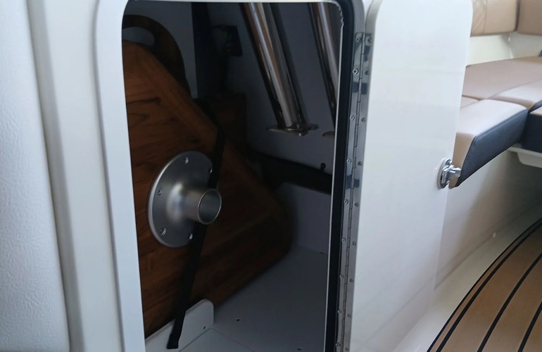 Sea Ray-270-SDX-Stock-14