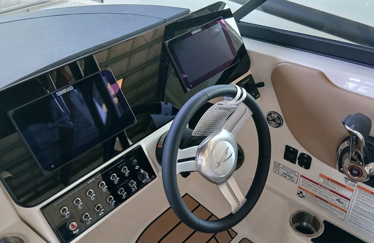Sea Ray-270-SDX-Stock-3