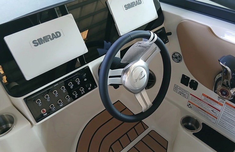 Sea Ray-270-SDX-Stock-4