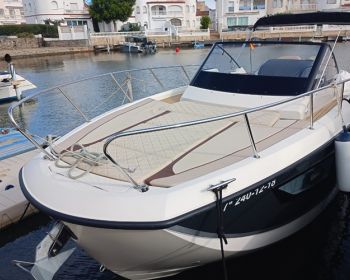 Quicksilver-875-Sundeck-1