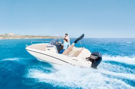 Quicksilver-605-Sundeck-1