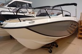Quicksilver-675-Sundeck-1
