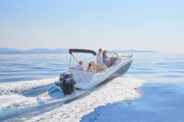 Quicksilver-675-Sundeck-1