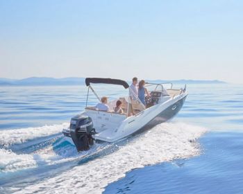 Quicksilver-675-Sundeck-1