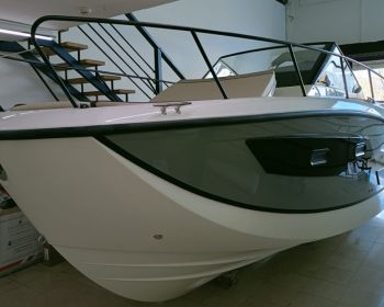 Quicksilver-875-Sundeck-1