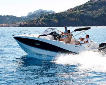 Quicksilver-755-Sundeck-1